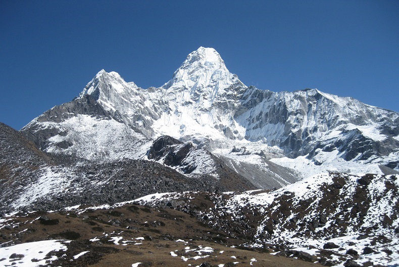  アマ・ダブラム （６８５６ｍ）  ネパール 